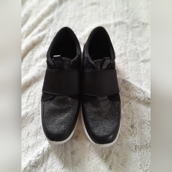 Cole Haan Gray Black Grand OS Ella Studio Lightweight Slip On Sneakers zise 10B - Picture 2 of 14